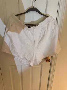 Hollister White High-Waist Elastic Casual Shorts